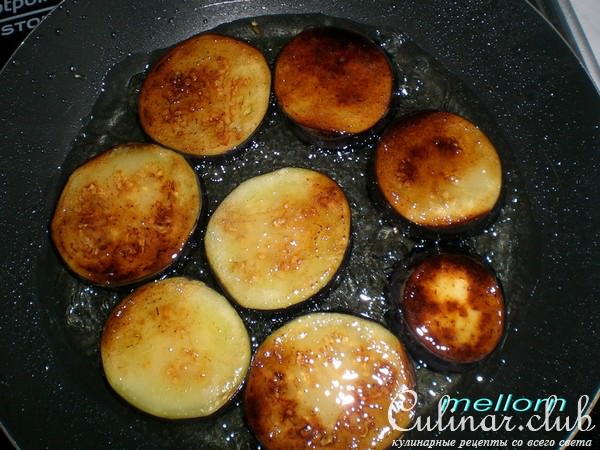 Баклажаны, запеченные с помидорами и сыром
