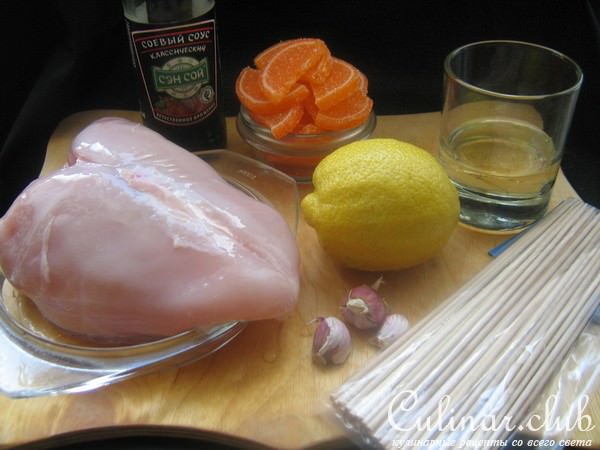 Шашлычок из куриной грудки под мармеладным маринадом.