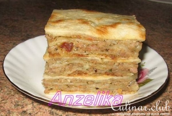 Слоеная мясная лепешка.