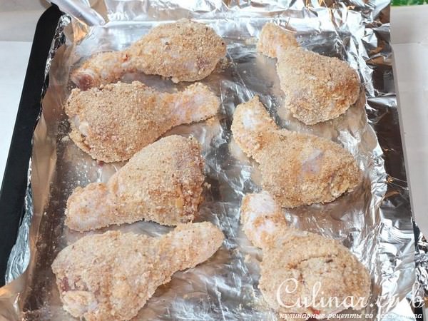 Куриные голени в чесночных сухарях с молодым картофелем