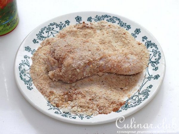 Куриные голени в чесночных сухарях с молодым картофелем