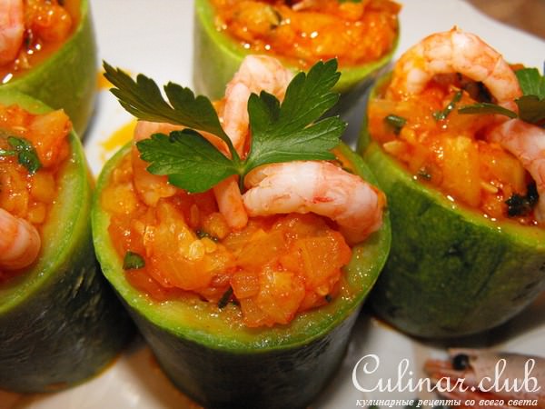 Кабачковые бочонки с креветками.