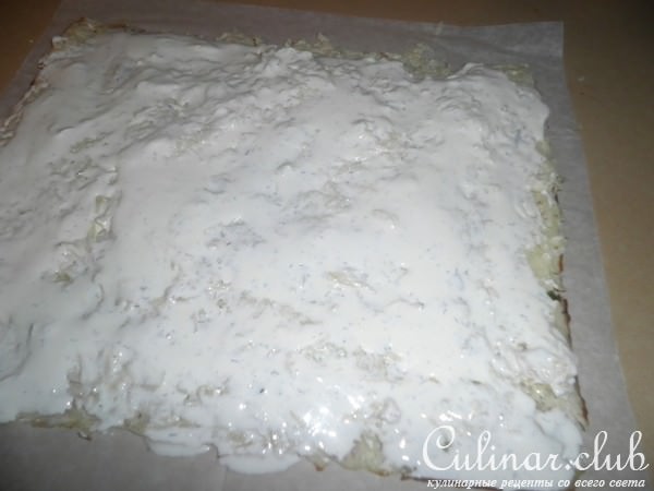 Картофельный рулет с лососем и сыром