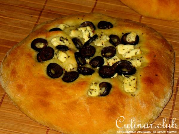 Мини-Фокача с оливками и сыром фета