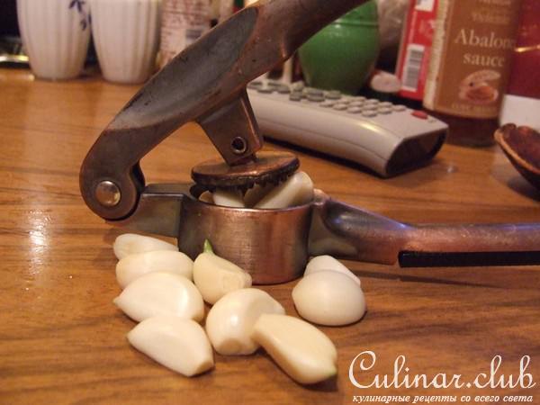салат из сырка с чесноком и тмином