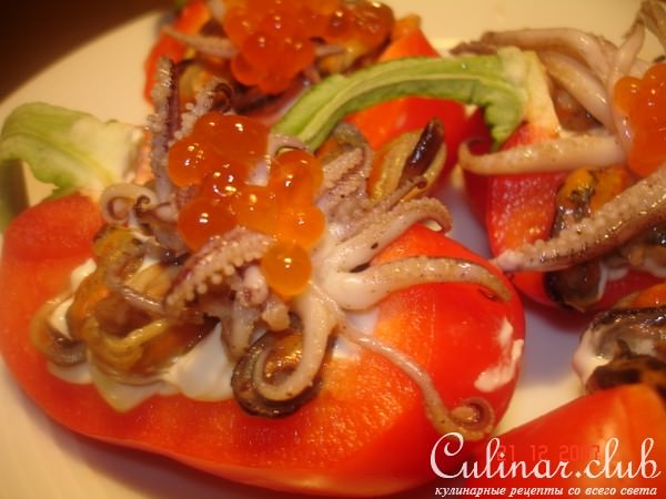 Закуска "Лодочки из перца с морепродуктами"