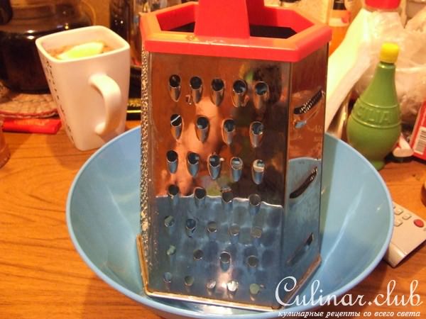 салат из сырка с чесноком и тмином