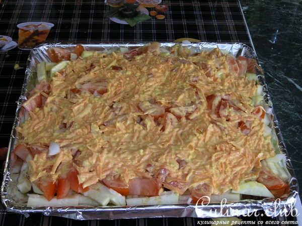 Баклажанно-овощное рагу, запеченое в духовке