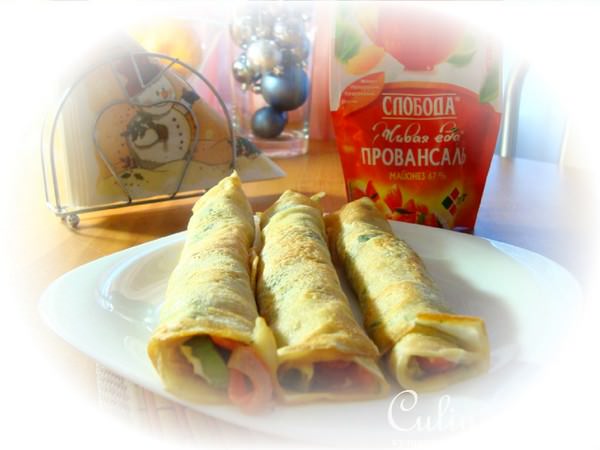 Блинные роллы с авокадо и форелью.