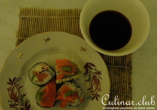 Роллы с семгой и огурцом