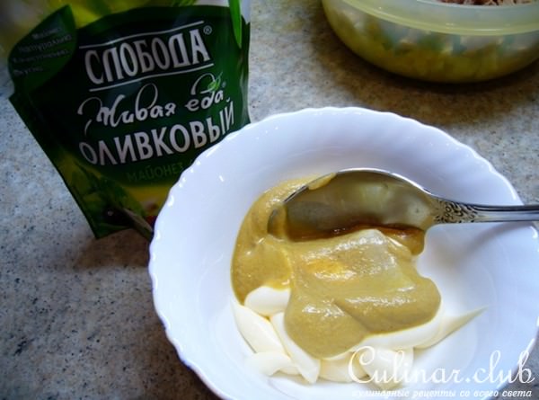 Салат с печенью трески с майнезно-горчичной заправкой