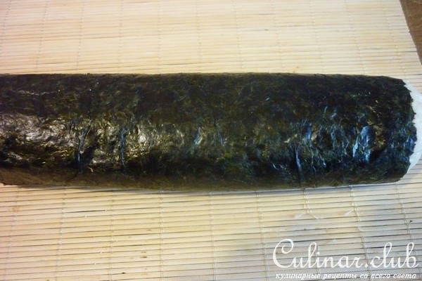Паровой рыбный рулет в нори