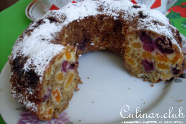 Кекс с вишней и курагой