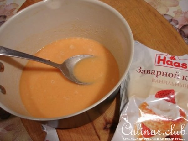 Тыквенный кекс с глазурью из заварного крема.