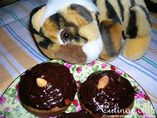 Сырные кексы с фисташками и малиновым джемом