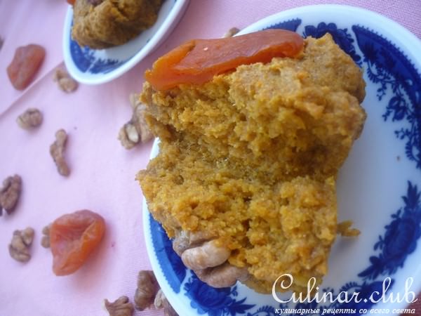 Морковные кексы с орехами и курагой