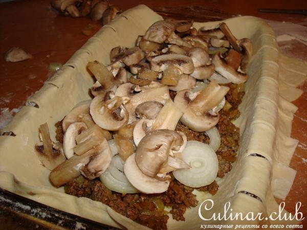 Быстрый мясной пирог с грибами