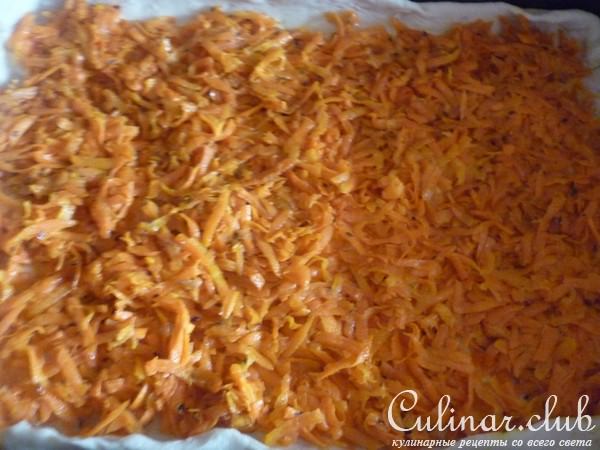 Постный пирог с морковкой и солёными грибочками