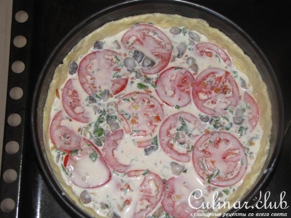Киш с томатами и шампиньонами.