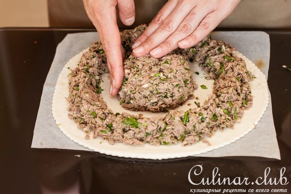 Мясной пирог Ромашка