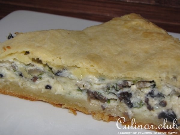 Пирог с сыром и грибами.