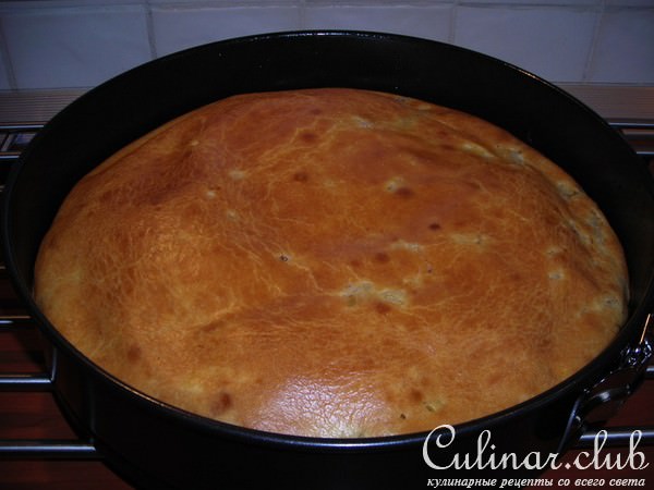 Заливной пирог с сайрой,рисом и жаренным луком