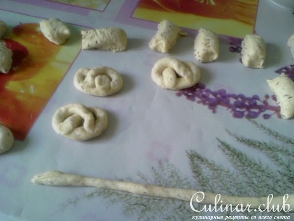Чесночные крендельки-"огоньки". Пора по-пиву.
