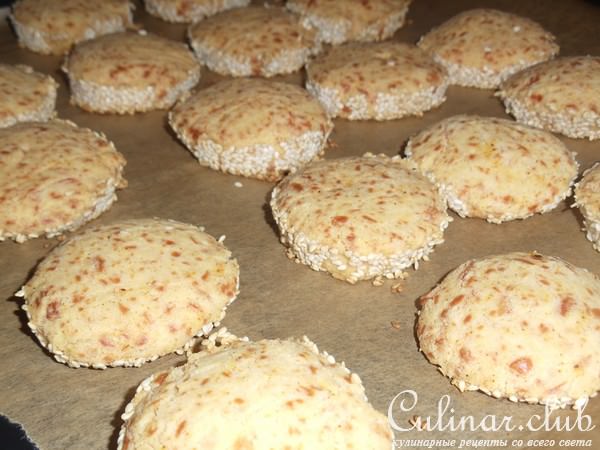 Сырное печенье с кунжутом