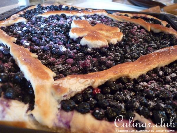 Пирог с черникой и плюшечки с корицей и арахисом по рецепту нашей мамочки-бабулички)))