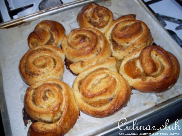 Булочки с вареньем и орехами (вариант)