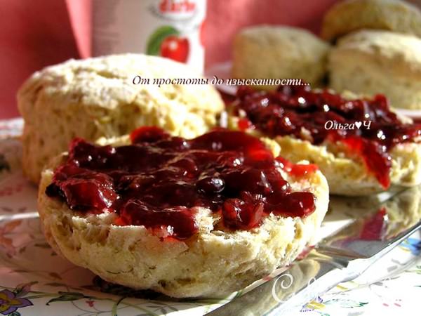 Злаковые сконы с вишневым конфитюром Darbo