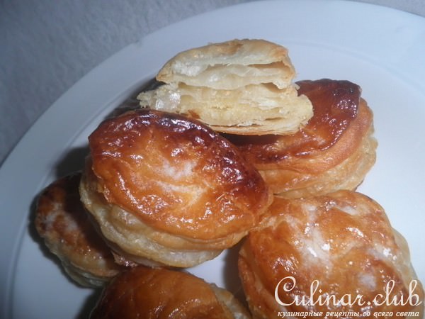 Слоеные пирожные с миндальной начинкой (Gateau Pithiviers)