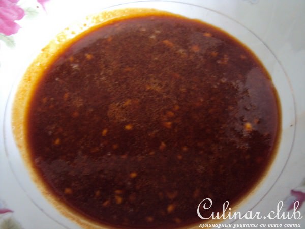Пирожное с брауни и муссом из молочного шоколада и карамели /Дуэль