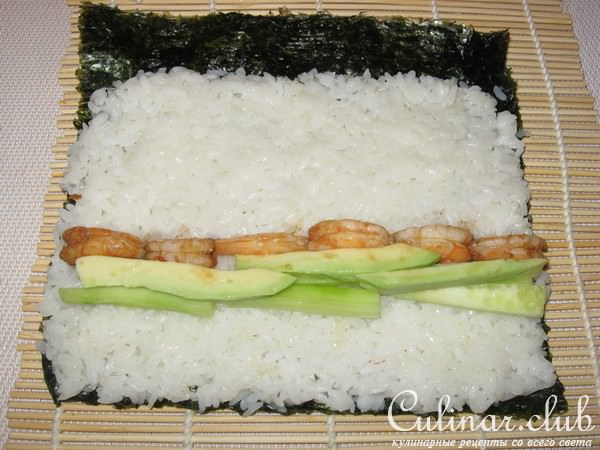 Роллы с овощами и креветками