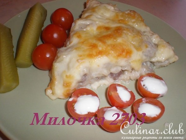 Пельмени в сливочно-грибном соусе.