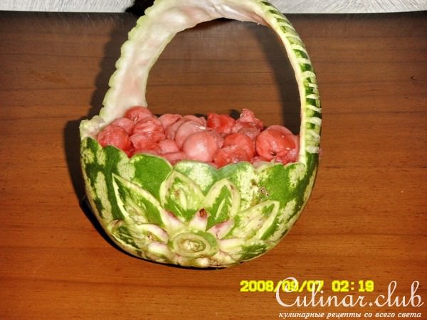 "Корзинка" из арбуза