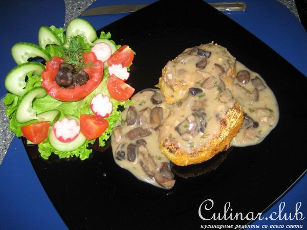 Картофельные котлеты с грибным соусом