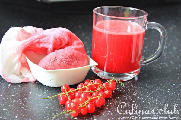 Кокосовые манники с соусом из красной смородины