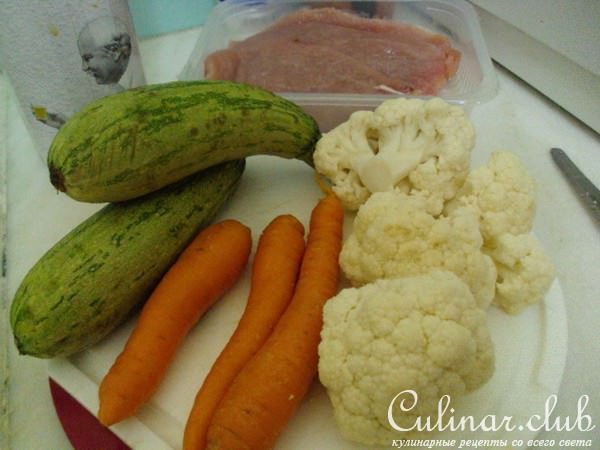 Рулет с филе индейки и овощами