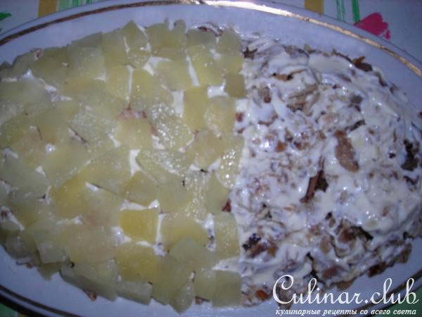 салат «Отличный» с сыром и ананасами
