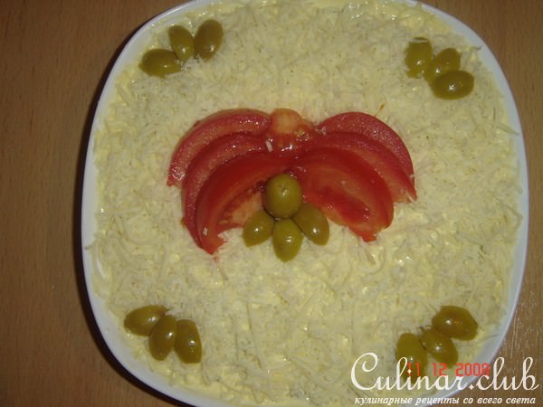 Салат с колбасой и зеленым яблоком
