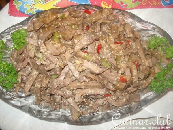 Язык маринованный с кунжутом