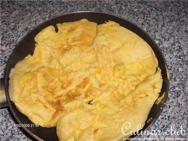 Салат куриный с омлетом