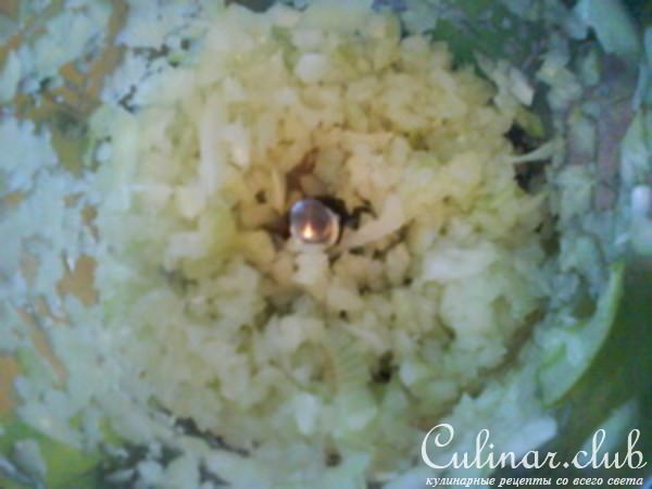 Салат слоеный с яблоками.