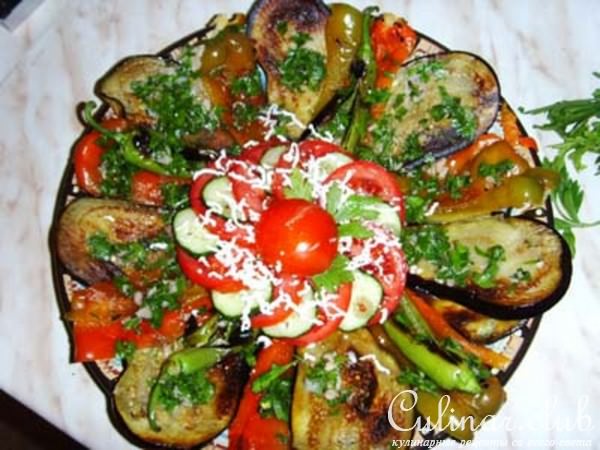 Болгарский овощной салат (зеленчукова салата)