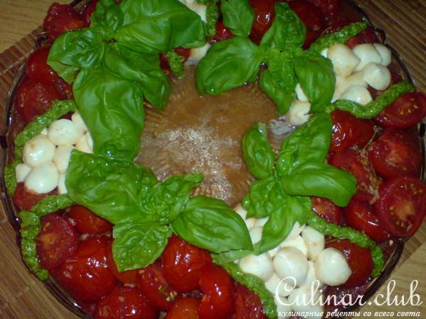 "Рождественский венок" ……..из салата "Caprese "