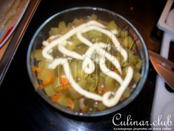 Маленький слоeный салатик