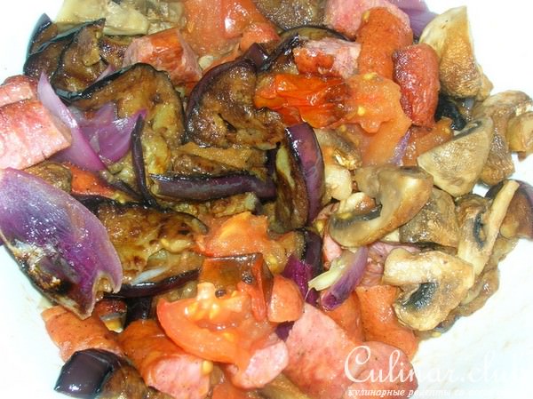 Теплый салат с баклажанами, макаронами и грибами ( вкусный , полноценный ужин)