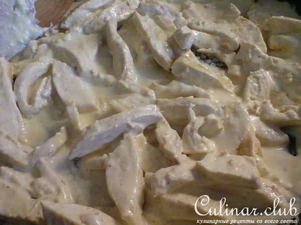 Горячий салат с куриной грудкой и овощами