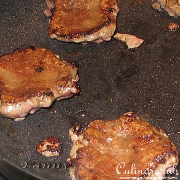 Салат в уксусно-медовом соусе из печени (курицы) и орехов